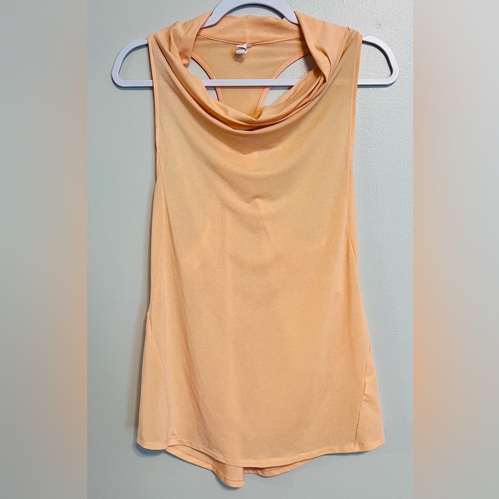 *** Lucy Sleeveless  Top